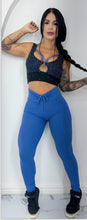 Load image into Gallery viewer, POCKETS BLUE SCRUNCH LEGGINGS
